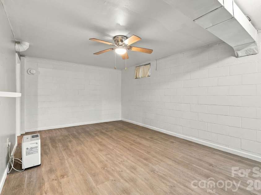 20 Oak Leaf Lane, Arden, NC 28704.  MLS# CAR4428289, YatesRealty ID 54075. 