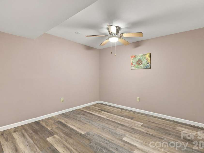 20 Oak Leaf Lane, Arden, NC 28704.  MLS# CAR4428289, YatesRealty ID 54075. 