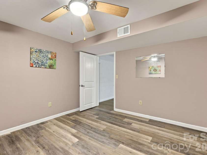 20 Oak Leaf Lane, Arden, NC 28704.  MLS# CAR4428289, YatesRealty ID 54075. 