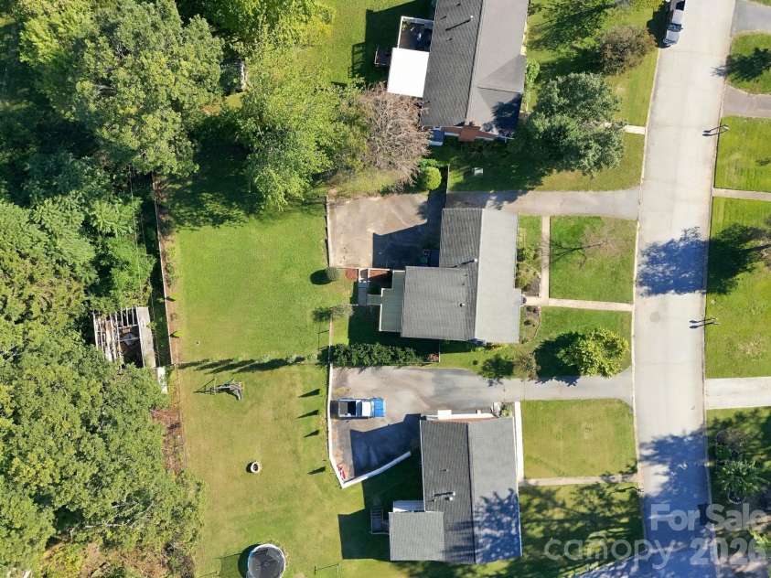 20 Oak Leaf Lane, Arden, NC 28704.  MLS# CAR4428289, YatesRealty ID 54075. 