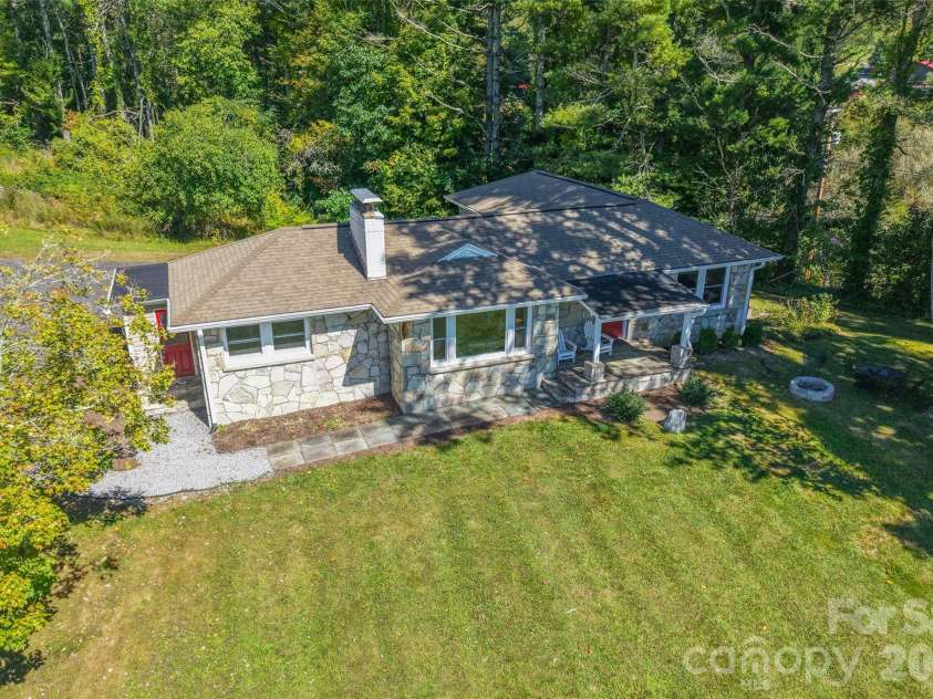 390 Sokassa Road, Newland, NC 28657.  MLS# CAR4430076, YatesRealty ID 54076. 