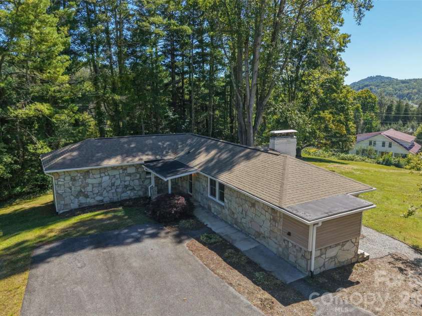 390 Sokassa Road, Newland, NC 28657.  MLS# CAR4430076, YatesRealty ID 54076. 