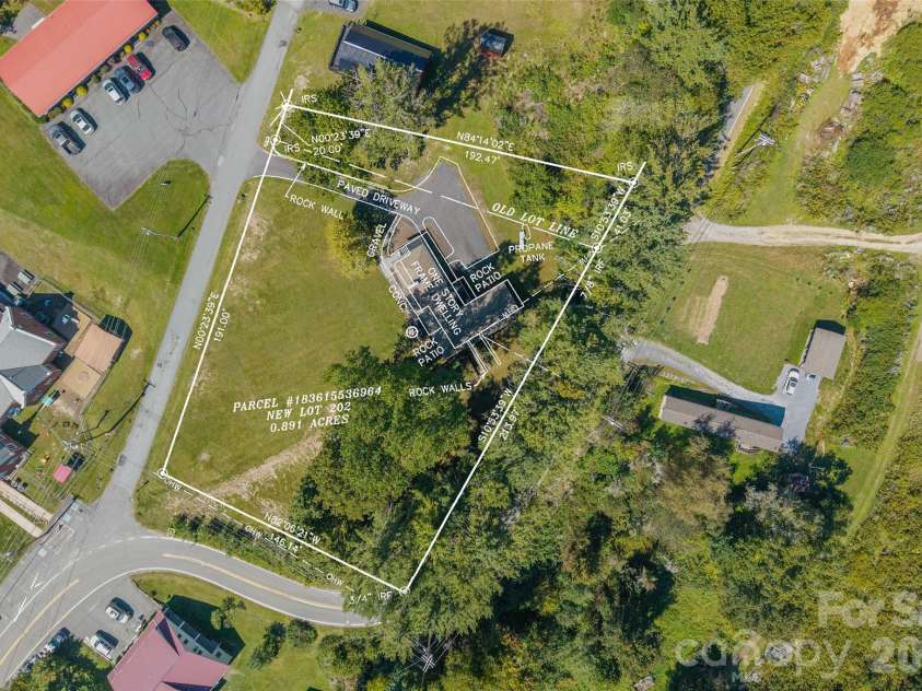390 Sokassa Road, Newland, NC 28657.  MLS# CAR4430076, YatesRealty ID 54076. 