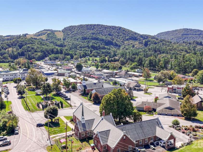 390 Sokassa Road, Newland, NC 28657.  MLS# CAR4430076, YatesRealty ID 54076. 