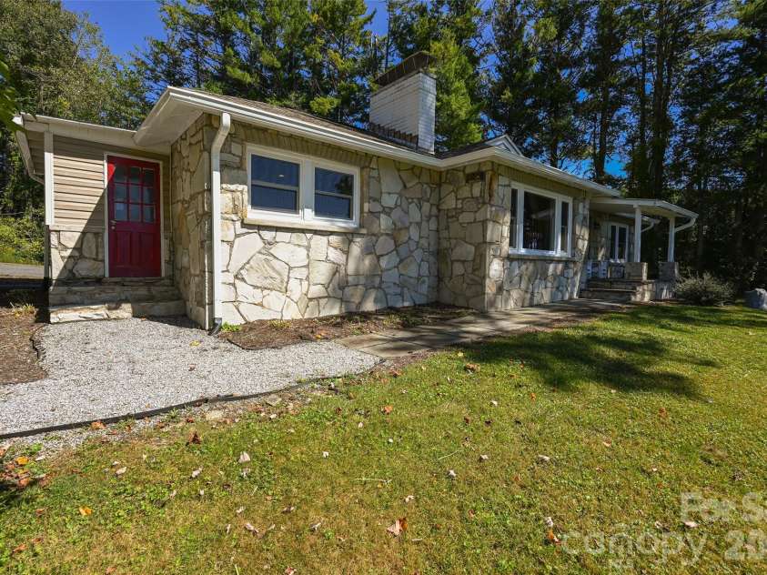 390 Sokassa Road, Newland, NC 28657.  MLS# CAR4430076, YatesRealty ID 54076. 