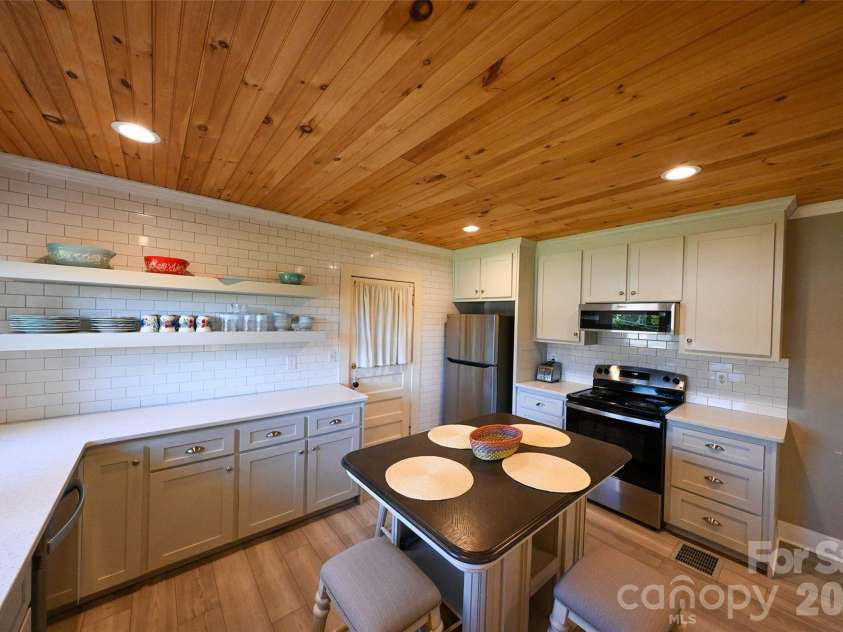 390 Sokassa Road, Newland, NC 28657.  MLS# CAR4430076, YatesRealty ID 54076. 