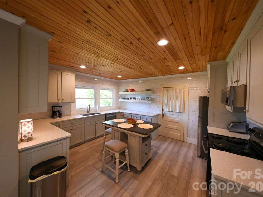 390 Sokassa Road, Newland, NC 28657.  MLS# CAR4430076, YatesRealty ID 54076. 