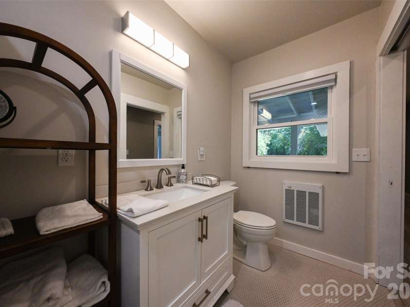 390 Sokassa Road, Newland, NC 28657.  MLS# CAR4430076, YatesRealty ID 54076. 