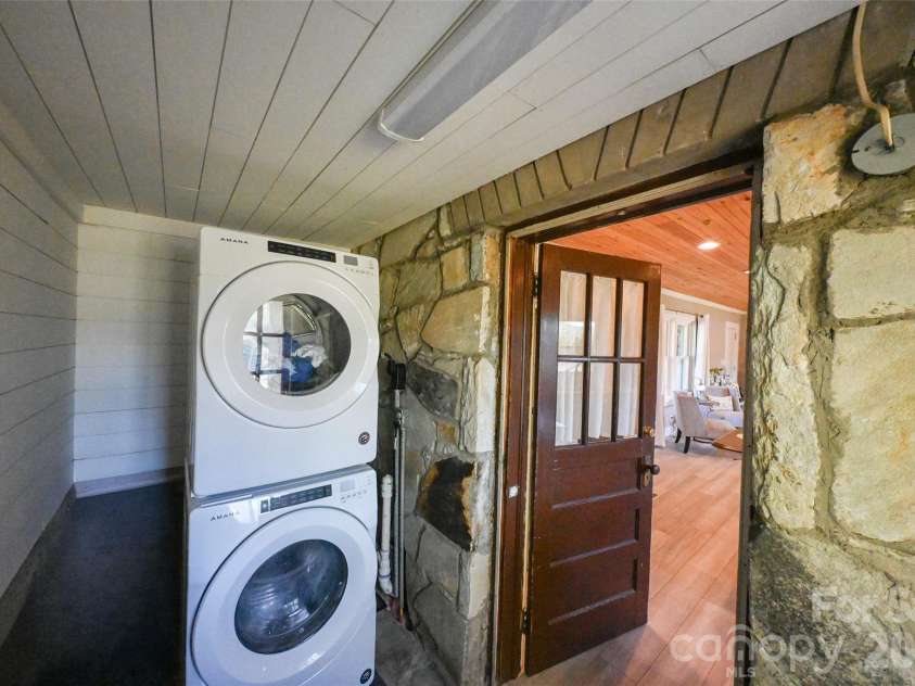 390 Sokassa Road, Newland, NC 28657.  MLS# CAR4430076, YatesRealty ID 54076. 