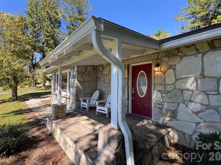 390 Sokassa Road, Newland, NC 28657.  MLS# CAR4430076, YatesRealty ID 54076. 
