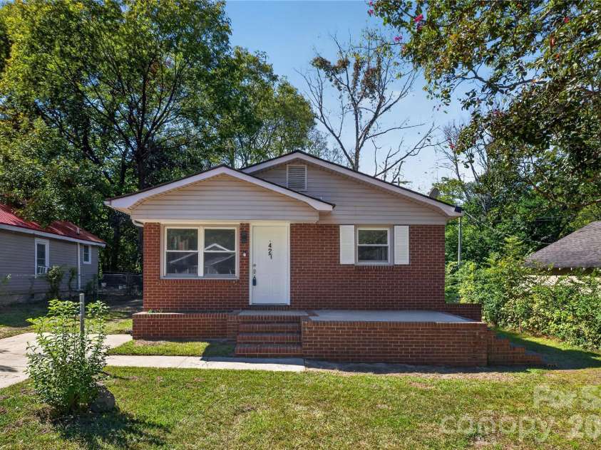 427 Clinton Avenue, Lancaster, SC 29720.  MLS# CAR4428576, YatesRealty ID 54079. 