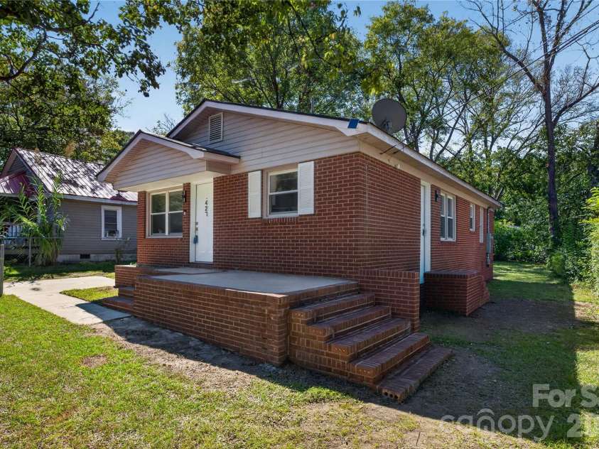 427 Clinton Avenue, Lancaster, SC 29720.  MLS# CAR4428576, YatesRealty ID 54079. 
