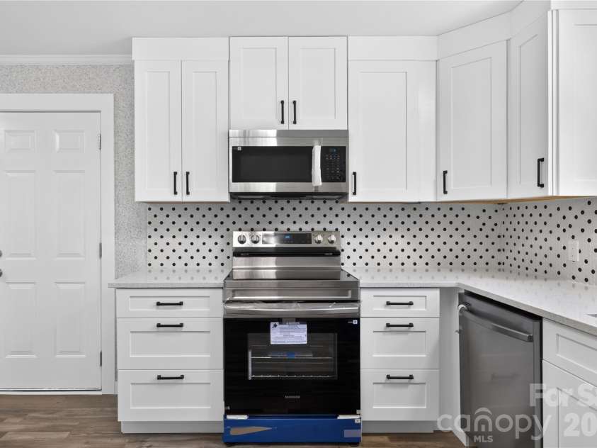 427 Clinton Avenue, Lancaster, SC 29720.  MLS# CAR4428576, YatesRealty ID 54079. 