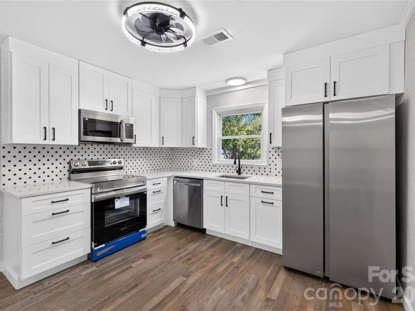 427 Clinton Avenue, Lancaster, SC 29720.  MLS# CAR4428576, YatesRealty ID 54079. 
