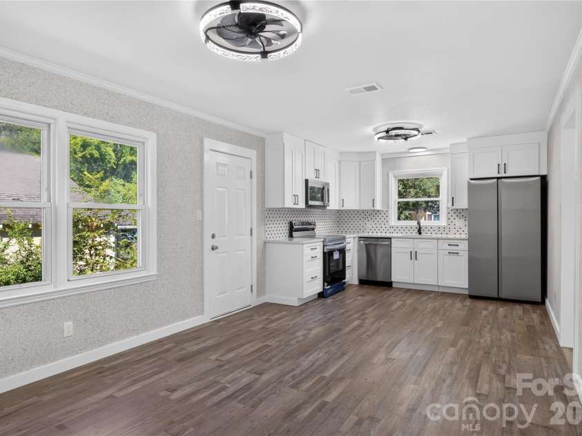 427 Clinton Avenue, Lancaster, SC 29720.  MLS# CAR4428576, YatesRealty ID 54079. 