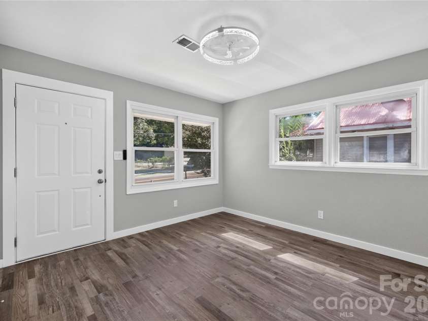 427 Clinton Avenue, Lancaster, SC 29720.  MLS# CAR4428576, YatesRealty ID 54079. 