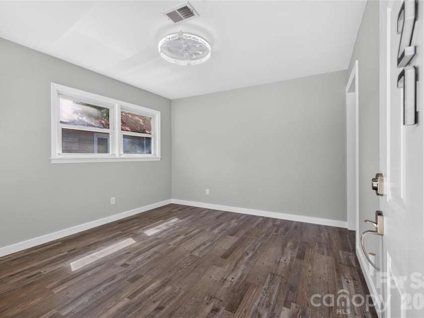 427 Clinton Avenue, Lancaster, SC 29720.  MLS# CAR4428576, YatesRealty ID 54079. 