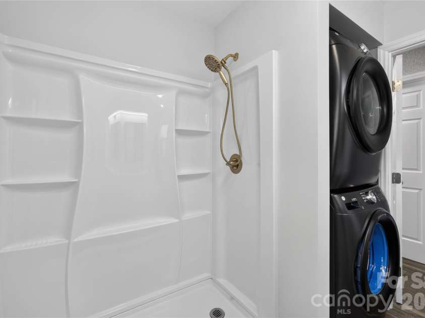 427 Clinton Avenue, Lancaster, SC 29720.  MLS# CAR4428576, YatesRealty ID 54079. 