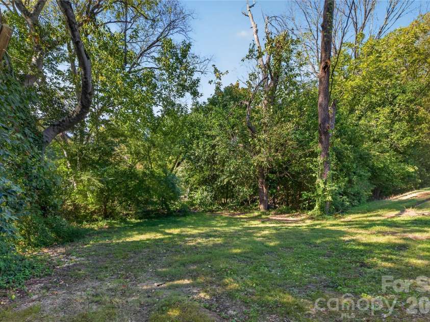 427 Clinton Avenue, Lancaster, SC 29720.  MLS# CAR4428576, YatesRealty ID 54079. 