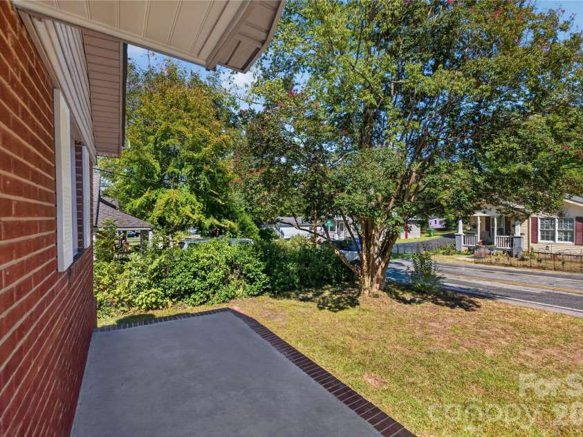 427 Clinton Avenue, Lancaster, SC 29720.  MLS# CAR4428576, YatesRealty ID 54079. 