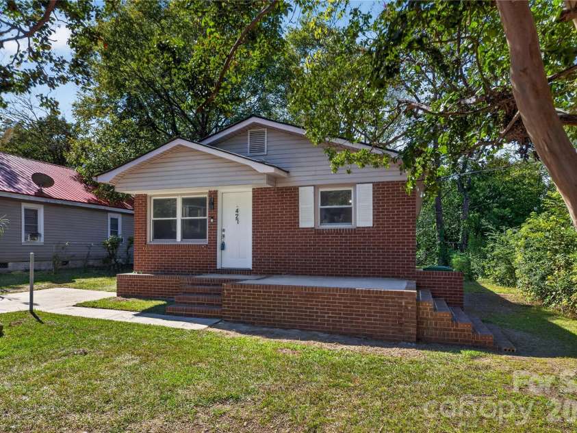 427 Clinton Avenue, Lancaster, SC 29720.  MLS# CAR4428576, YatesRealty ID 54079. 