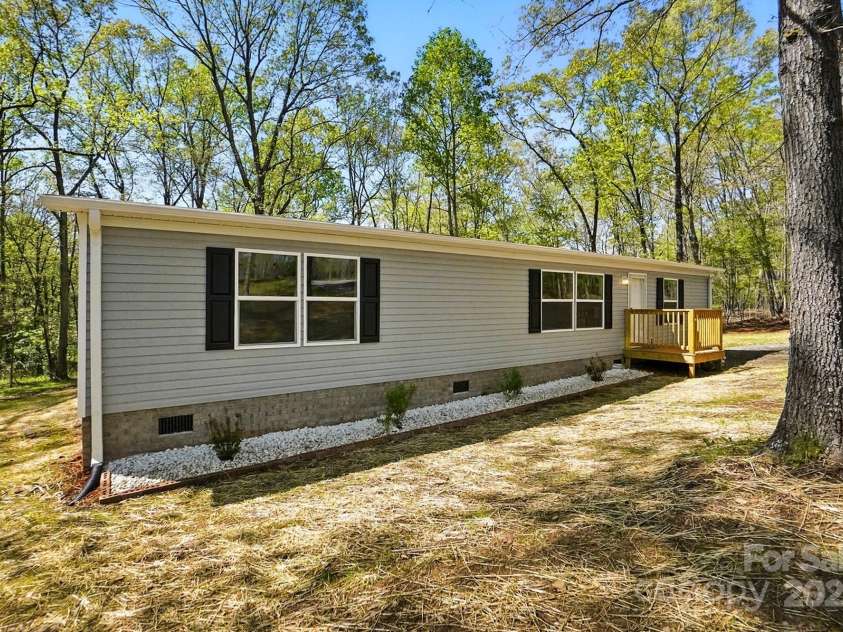 110 Matthew Drive, Kings Mountain, NC 28086.  MLS# CAR4244239, YatesRealty ID 5408. 