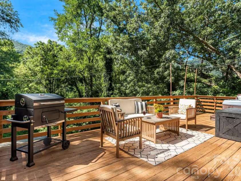 193 Shadow Lane, Waynesville, NC 28786.  MLS# CAR4427540, YatesRealty ID 54080. 