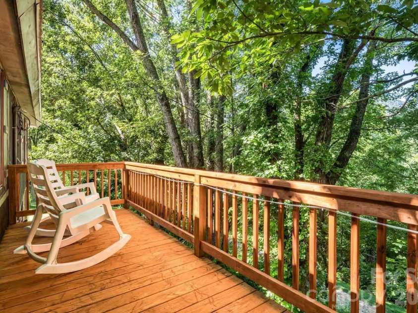193 Shadow Lane, Waynesville, NC 28786.  MLS# CAR4427540, YatesRealty ID 54080. 