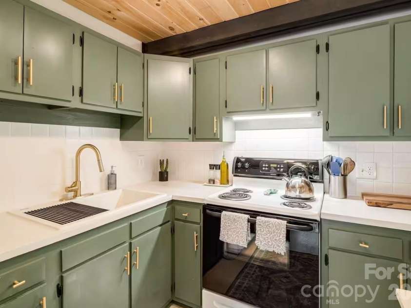 193 Shadow Lane, Waynesville, NC 28786.  MLS# CAR4427540, YatesRealty ID 54080. 