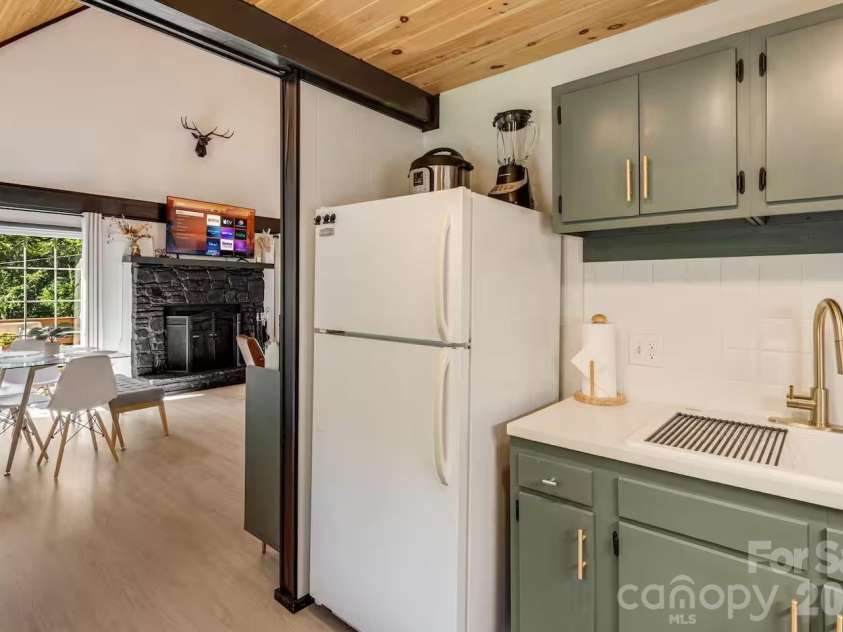 193 Shadow Lane, Waynesville, NC 28786.  MLS# CAR4427540, YatesRealty ID 54080. 