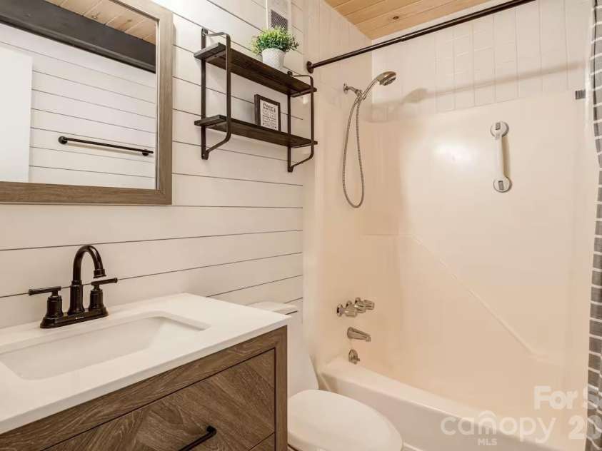 193 Shadow Lane, Waynesville, NC 28786.  MLS# CAR4427540, YatesRealty ID 54080. 
