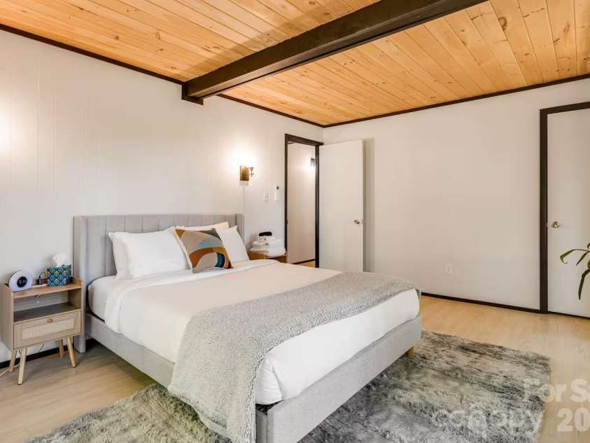 193 Shadow Lane, Waynesville, NC 28786.  MLS# CAR4427540, YatesRealty ID 54080. 