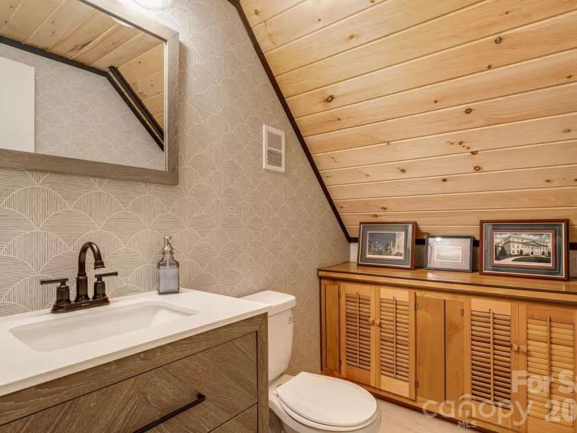 193 Shadow Lane, Waynesville, NC 28786.  MLS# CAR4427540, YatesRealty ID 54080. 