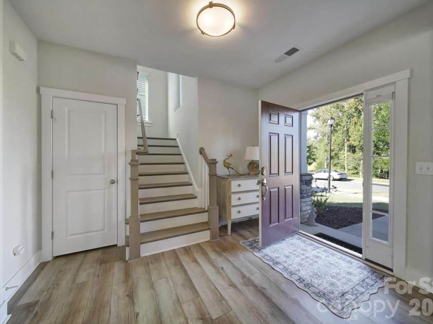 659 Crawfish Drive, Fort Mill, SC 29708.  MLS# CAR4429265, YatesRealty ID 54081. Foyer