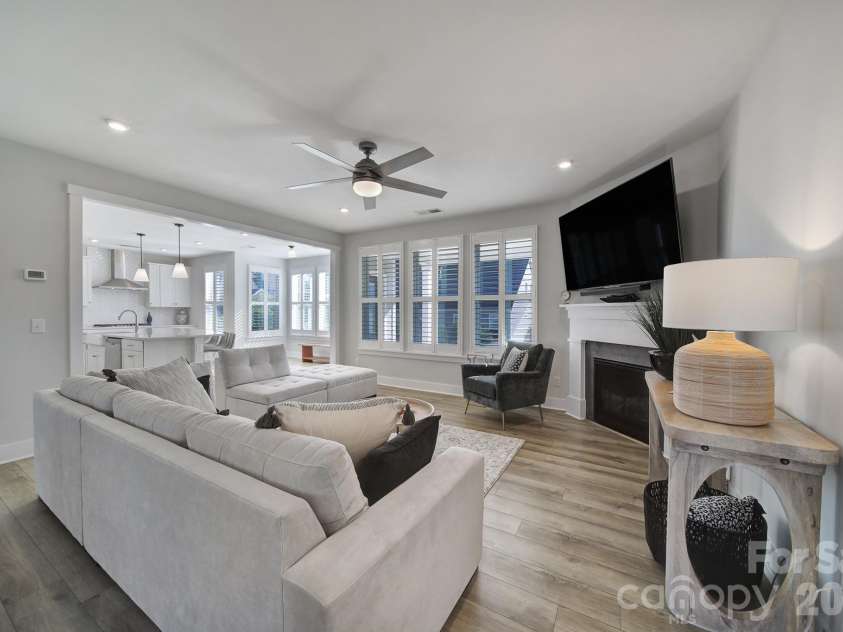 659 Crawfish Drive, Fort Mill, SC 29708.  MLS# CAR4429265, YatesRealty ID 54081. Living Room