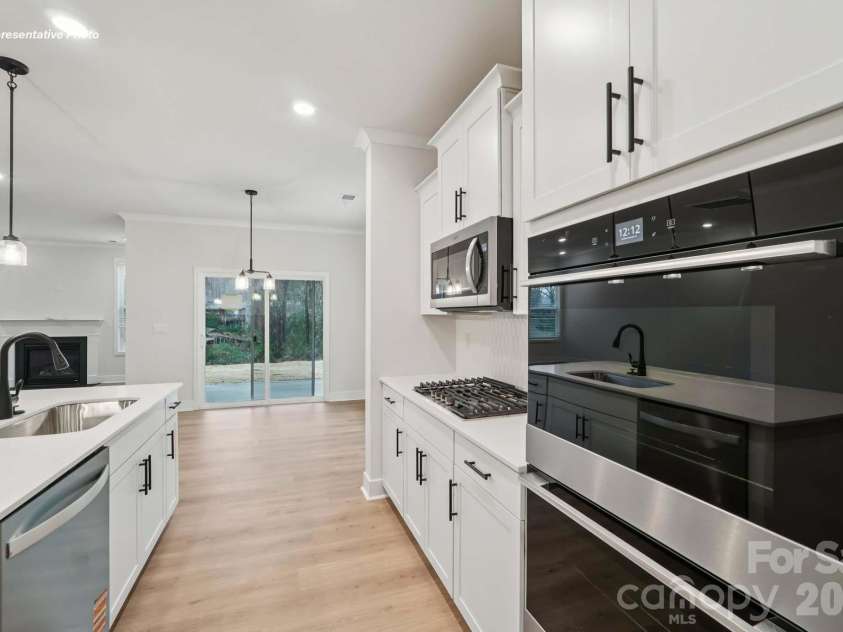 6410 Cherrybark Oak Lane, Huntersville, NC 28078.  MLS# CAR4383455, YatesRealty ID 54086. 