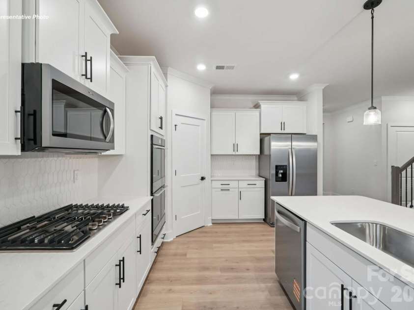6410 Cherrybark Oak Lane, Huntersville, NC 28078.  MLS# CAR4383455, YatesRealty ID 54086. 
