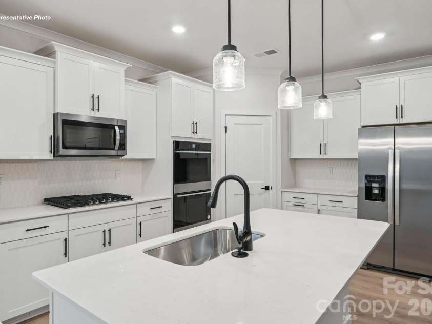6410 Cherrybark Oak Lane, Huntersville, NC 28078.  MLS# CAR4383455, YatesRealty ID 54086. 