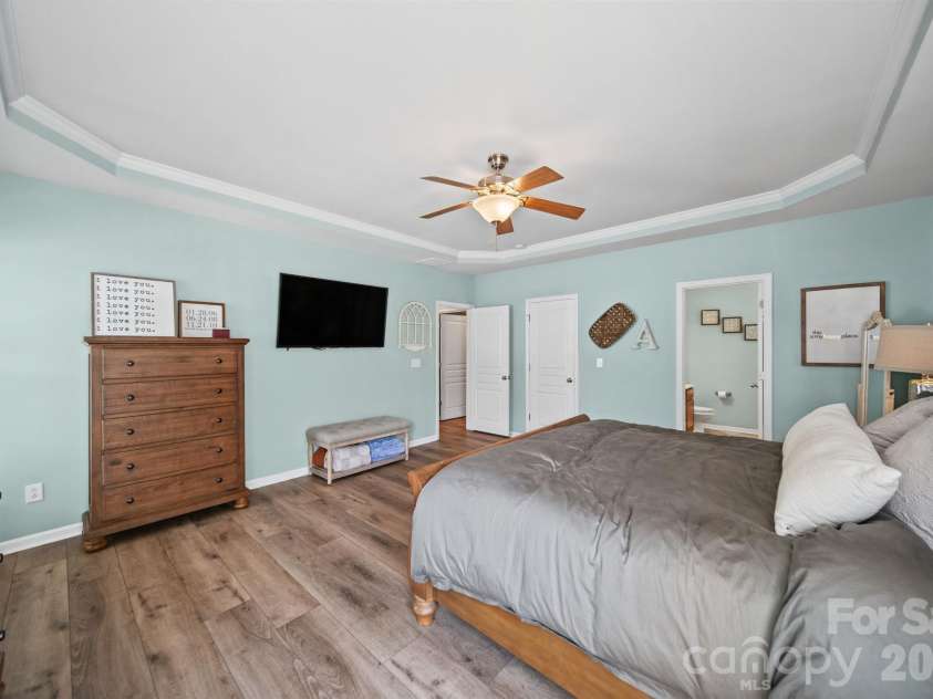 3604 Grovecreek Pond Drive, Concord, NC 28027.  MLS# CAR4428204, YatesRealty ID 54089. Main level primary