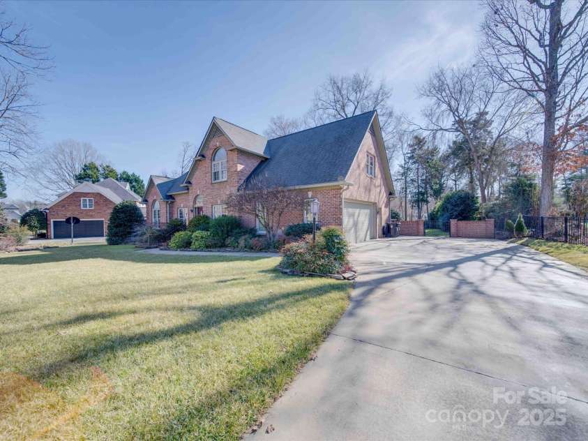 6020 Havencrest Court, Concord, NC 28027.  MLS# CAR4219332, YatesRealty ID 5409. 