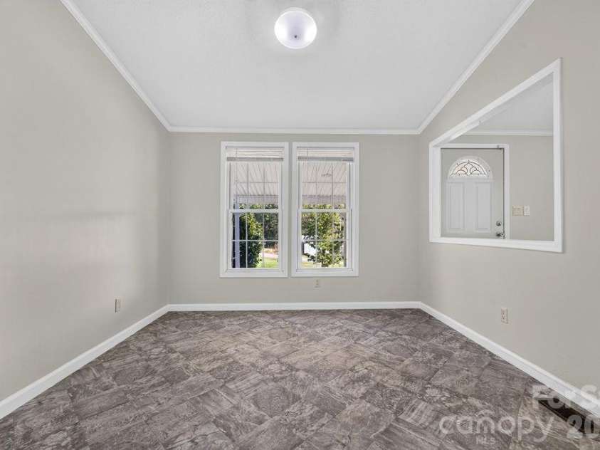 6041 Kaylas Ridge Road, Connelly Springs, NC 28612.  MLS# CAR4429448, YatesRealty ID 54091. Dining area