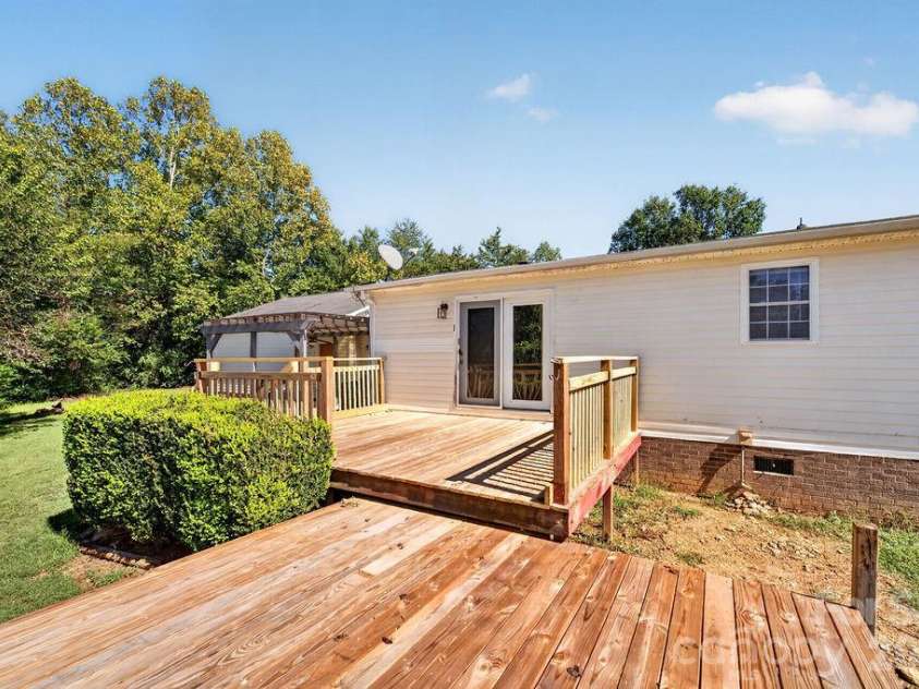 6041 Kaylas Ridge Road, Connelly Springs, NC 28612.  MLS# CAR4429448, YatesRealty ID 54091. Platform