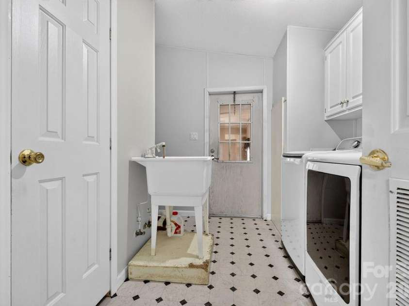 6041 Kaylas Ridge Road, Connelly Springs, NC 28612.  MLS# CAR4429448, YatesRealty ID 54091. Utility room
