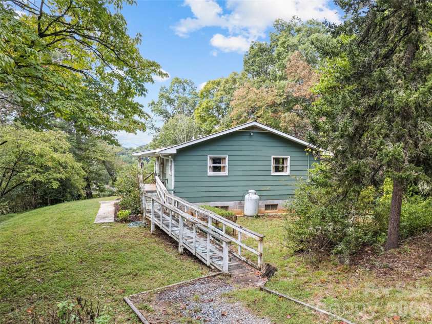 177 Mica Ridge, Sylva, NC 28779.  MLS# CAR4430368, YatesRealty ID 54095. 