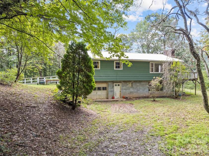 177 Mica Ridge, Sylva, NC 28779.  MLS# CAR4430368, YatesRealty ID 54095. 