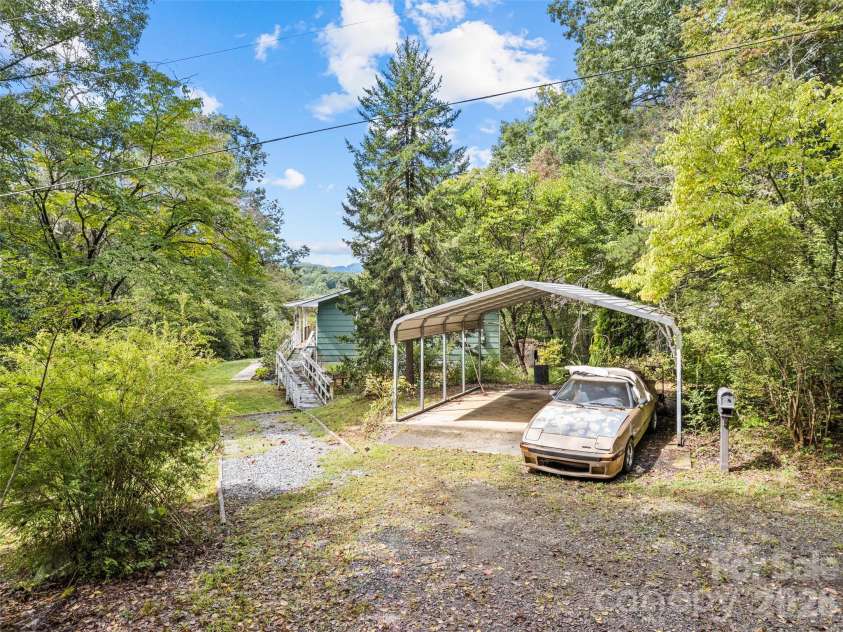 177 Mica Ridge, Sylva, NC 28779.  MLS# CAR4430368, YatesRealty ID 54095. 