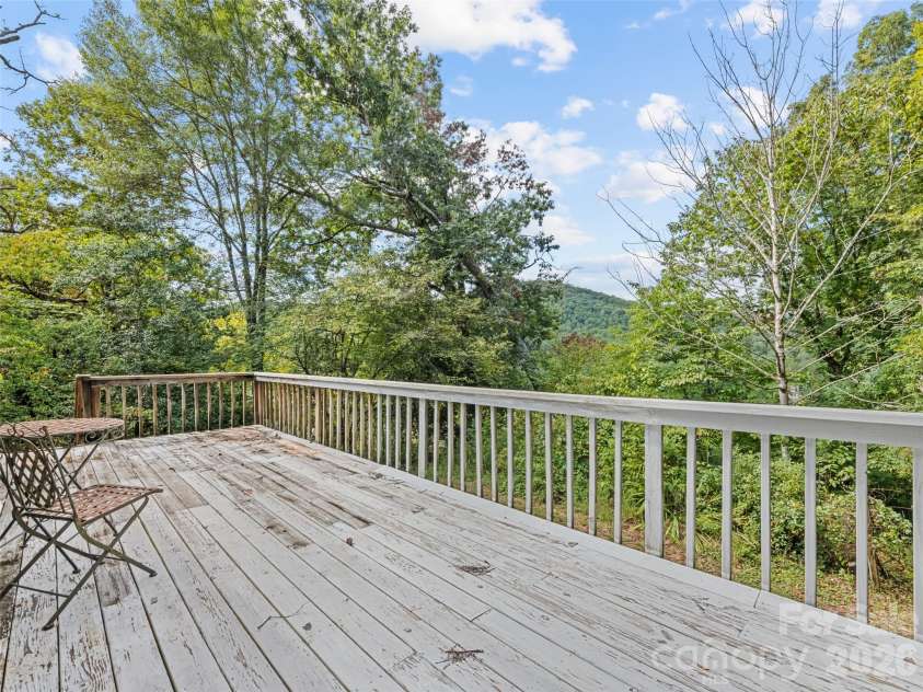 177 Mica Ridge, Sylva, NC 28779.  MLS# CAR4430368, YatesRealty ID 54095. 