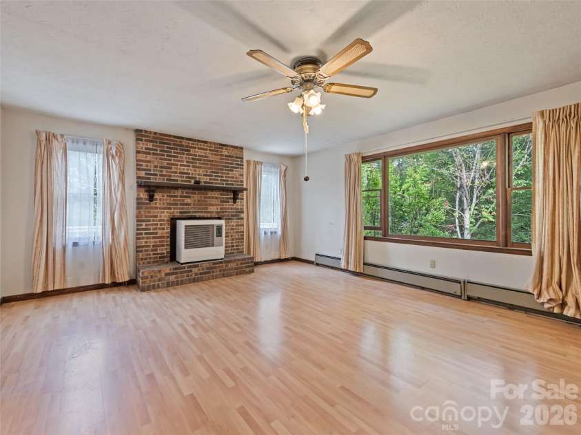177 Mica Ridge, Sylva, NC 28779.  MLS# CAR4430368, YatesRealty ID 54095. 