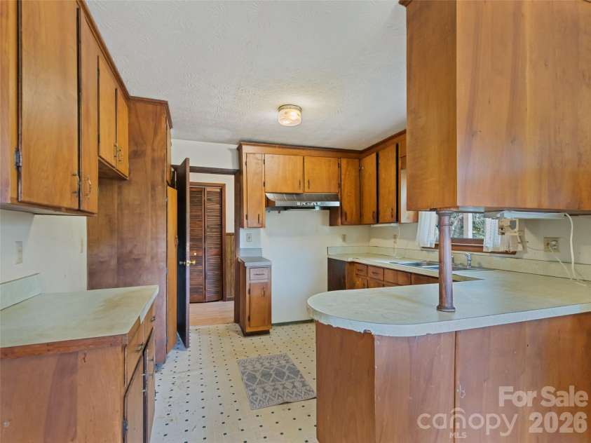 177 Mica Ridge, Sylva, NC 28779.  MLS# CAR4430368, YatesRealty ID 54095. 