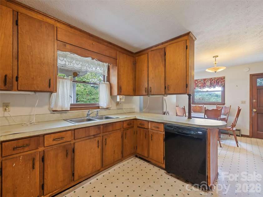 177 Mica Ridge, Sylva, NC 28779.  MLS# CAR4430368, YatesRealty ID 54095. 